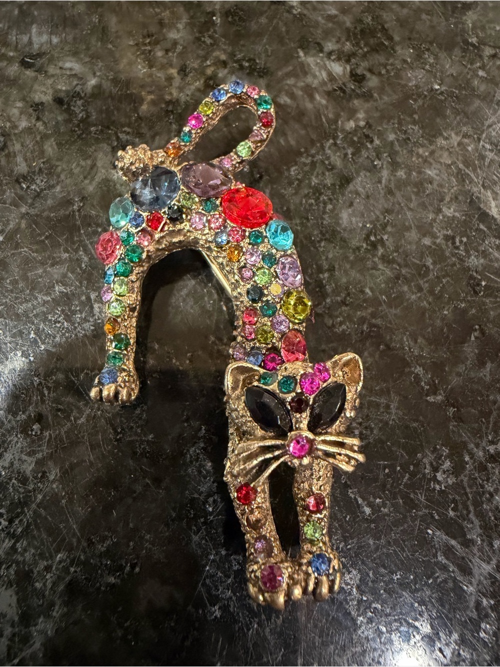 Multicolor Jeweled Cat Brooch - Decorative Pet-Themed Accessory